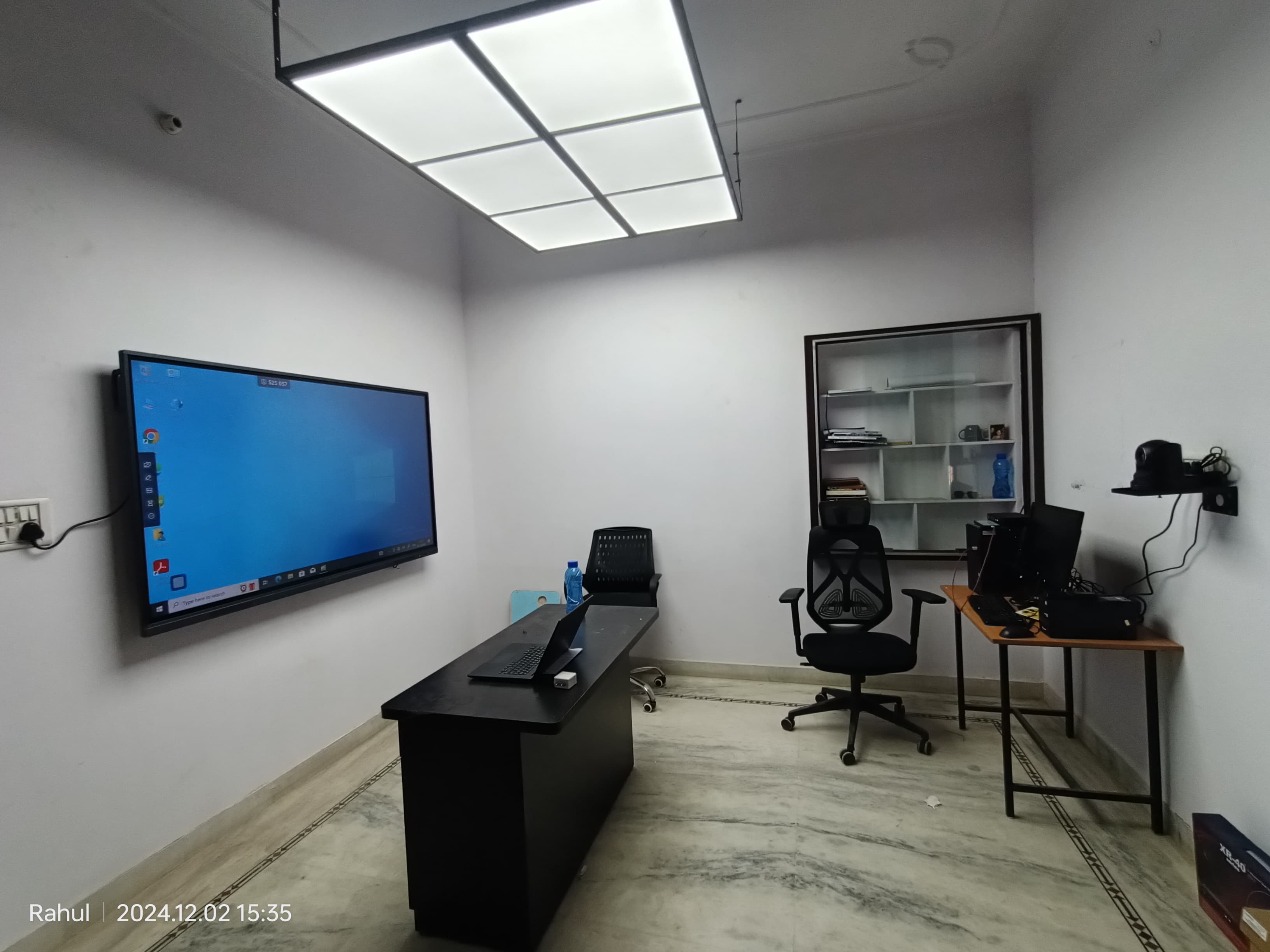 Live streaming and online classroom setup